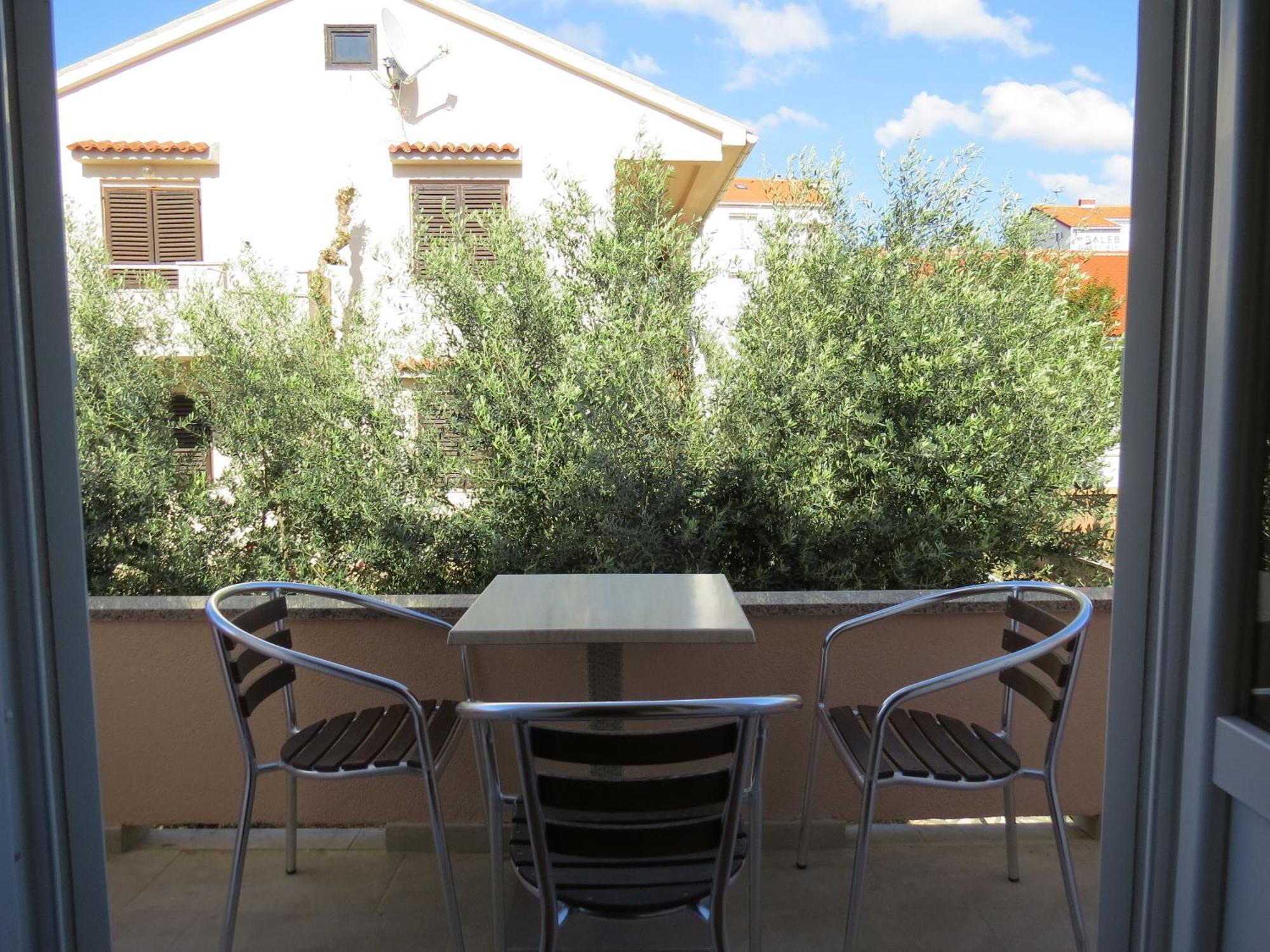 Apartment And Rooms Amenka Novalja Luaran gambar