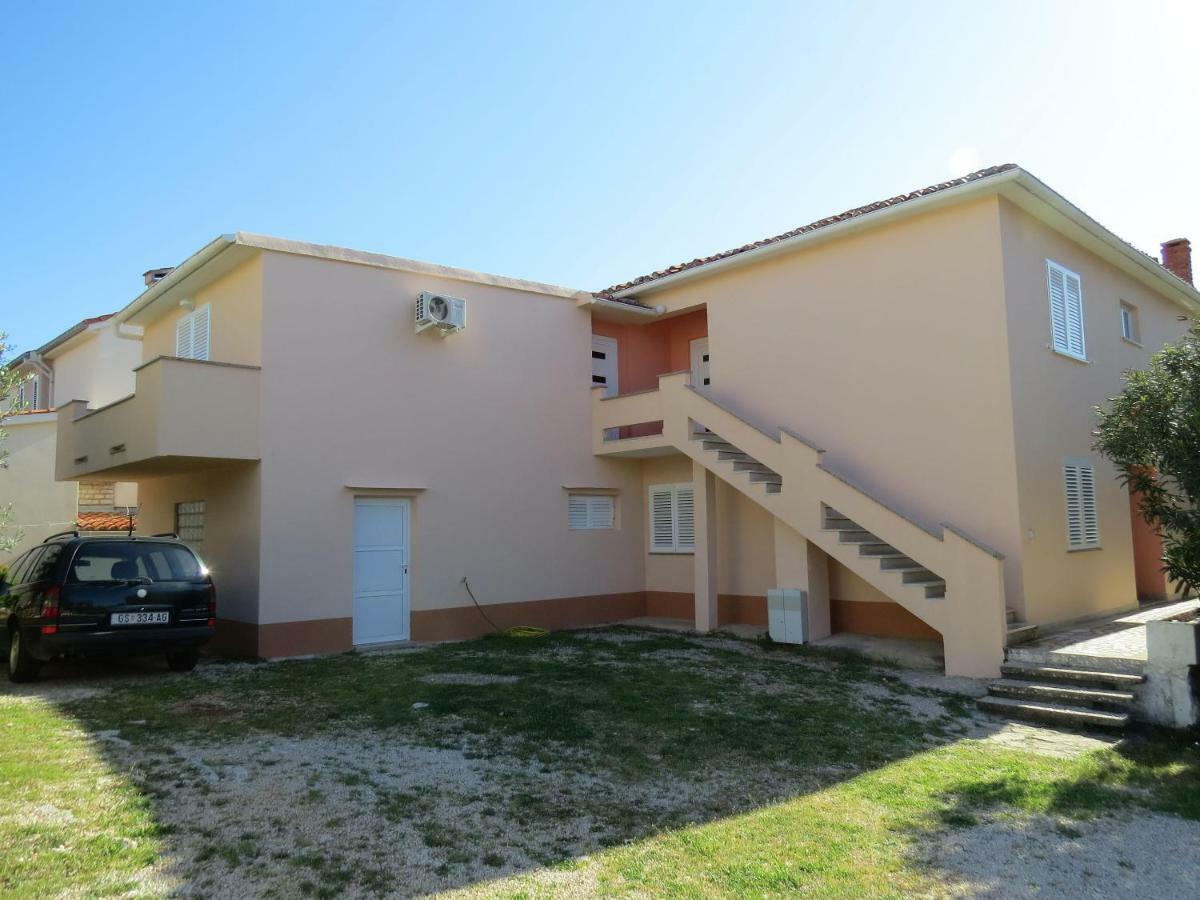 Apartment And Rooms Amenka Novalja Luaran gambar